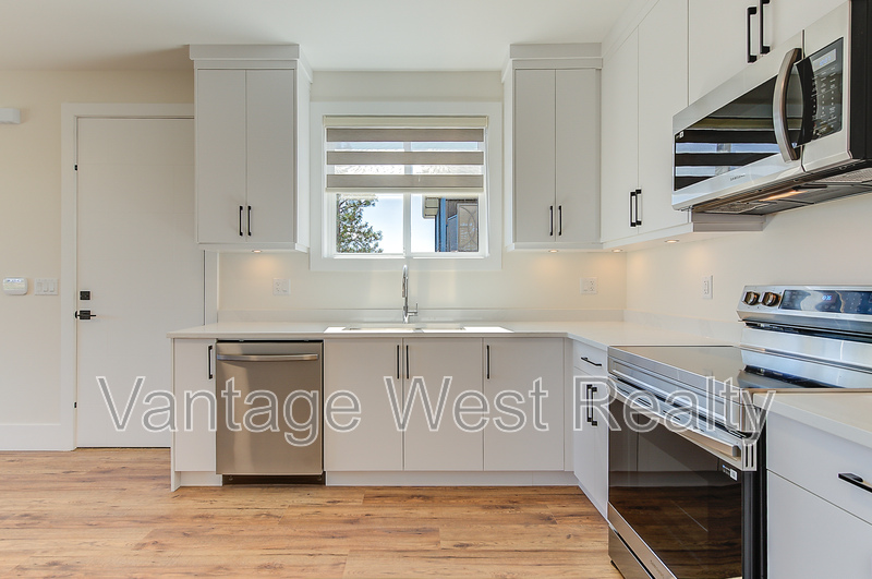 West Kelowna Condo: 2-1511 Vineyard Dr