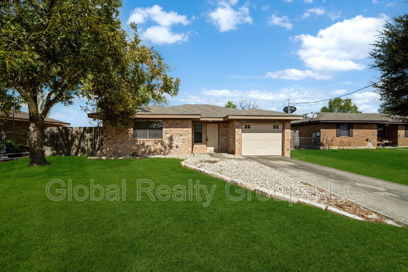 Marion House: 309 Meadow Dr