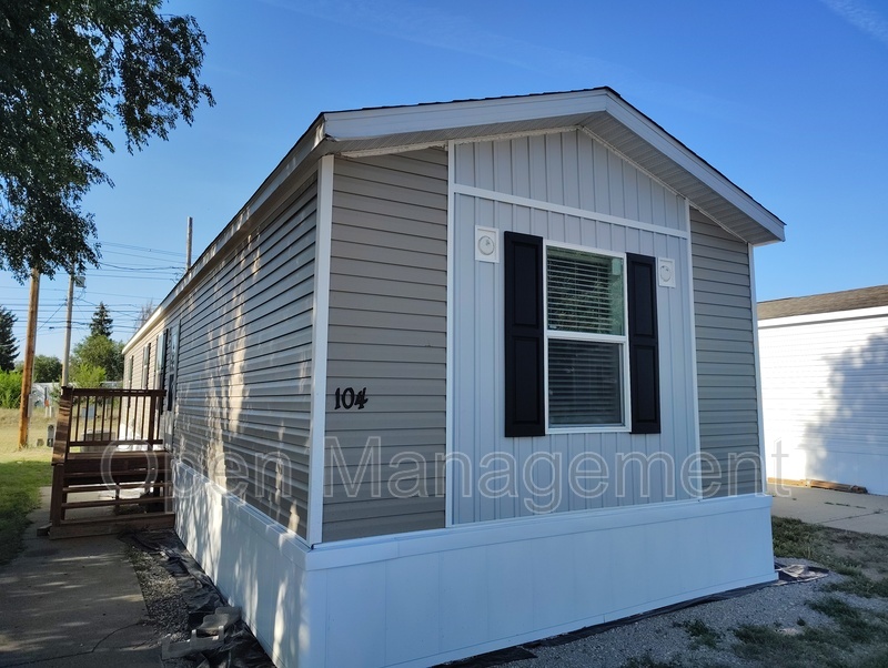 Scottsbluff House: 104 Arlene Lane