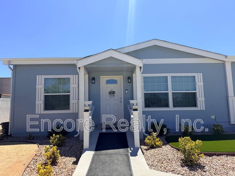 El Cajon House: 1061.5 E Bradley Ave