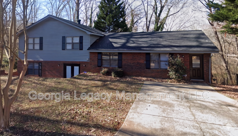 Athens House: 1120 Sweetwater Circle