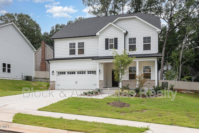 Sanford House: 153 Hickory Grove Dr