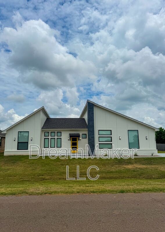 Goldsby House: 869 Apple Blossom Way