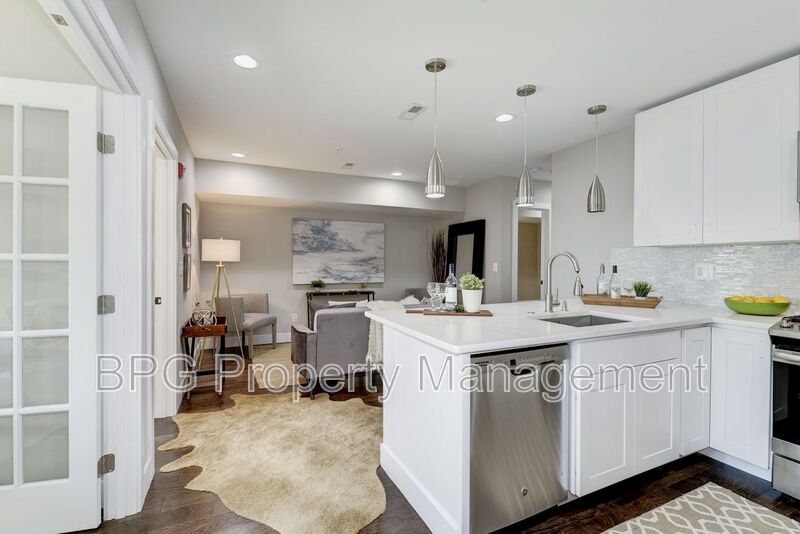 Washington Condo: 528 Kennedy Street