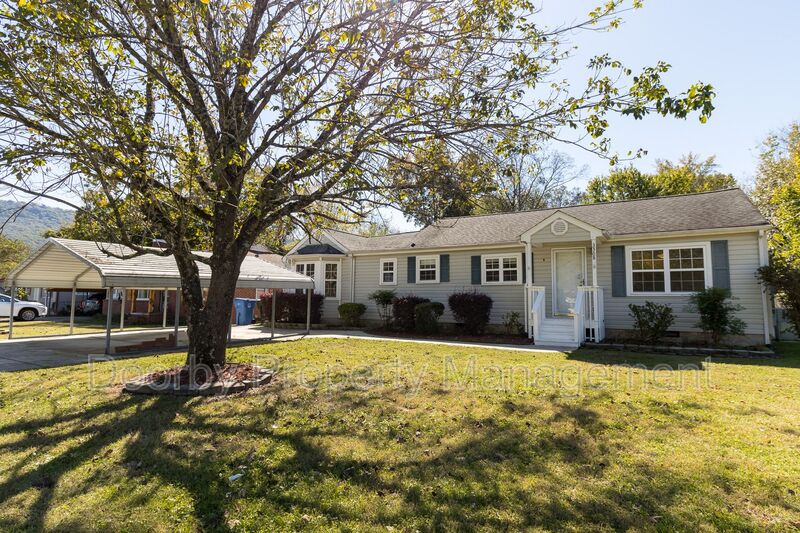 Chattanooga House: 3308 Center Street