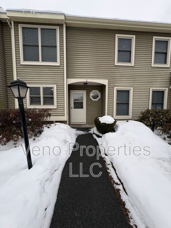 Clifton Park House: 8 Redcoat Ct.