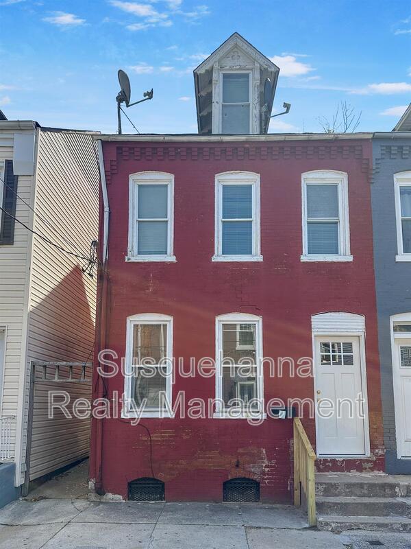 Lancaster House: 537 Woodward Street