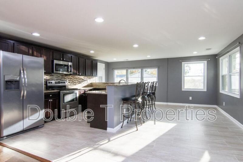 Aberdeen House: 3405 Pebble Dr