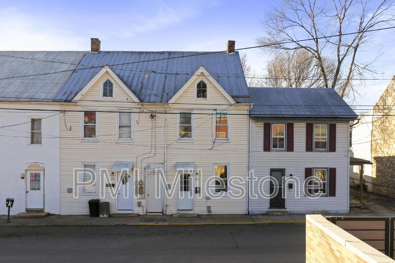 Martinsburg Condo: 216-218 N. College St