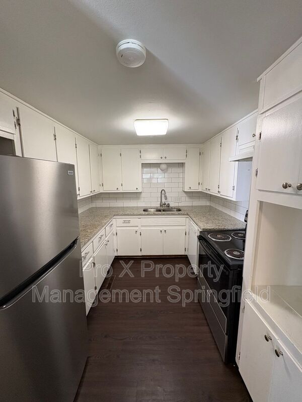 Springfield Townhome: 2929 East University Street