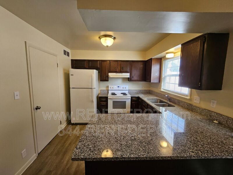 Evansville House: 7101 Pinehurst Dr.