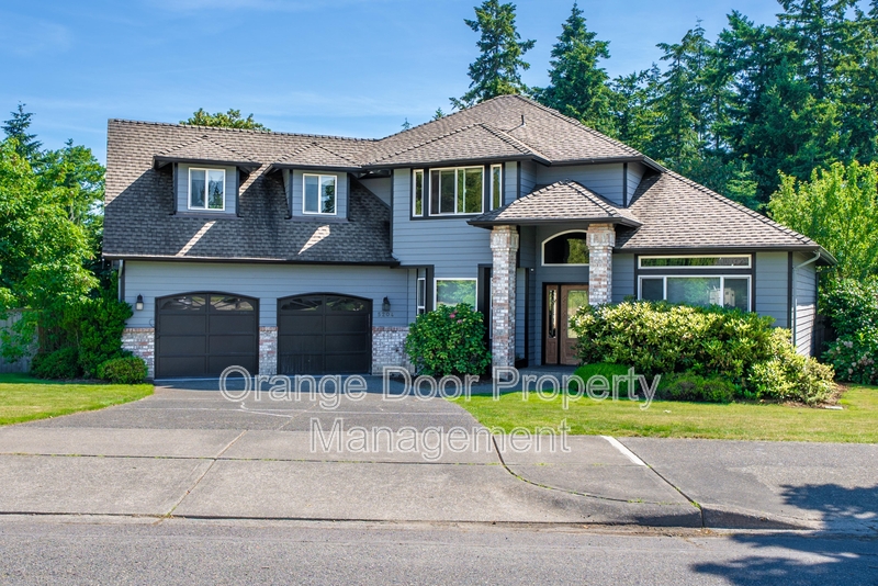 Tacoma House: 5204 Ridge Drive Northeast