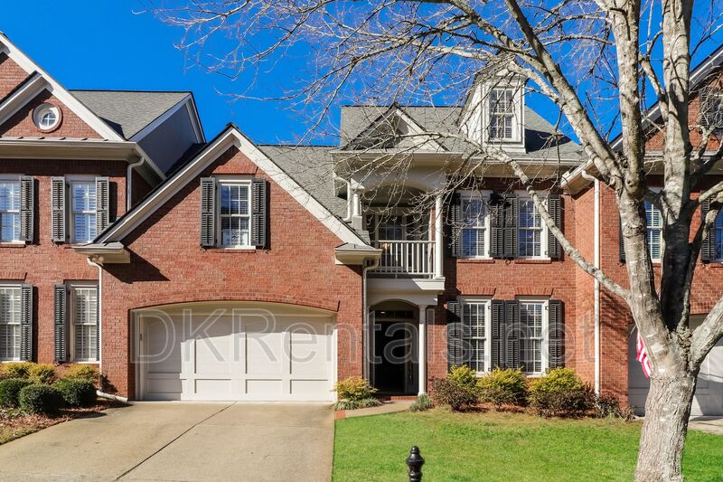 Roswell House: 7709 Georgetown Chase Roswell 30075