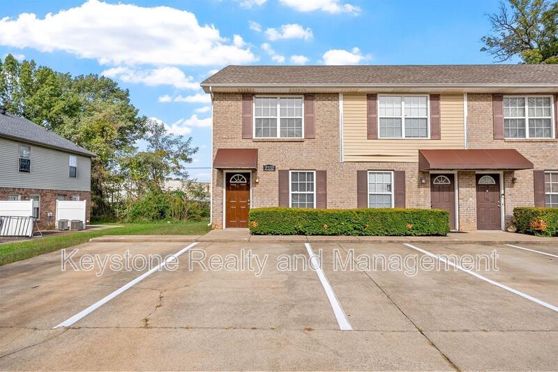 Unit 3
Clarksville Townhome: 2331 Raleigh Court