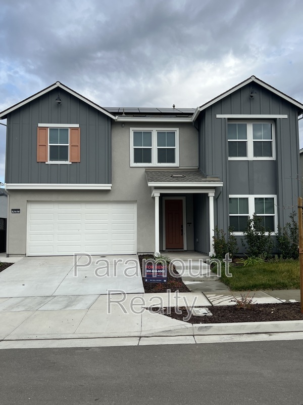 Tracy House: 4202 Randa Way