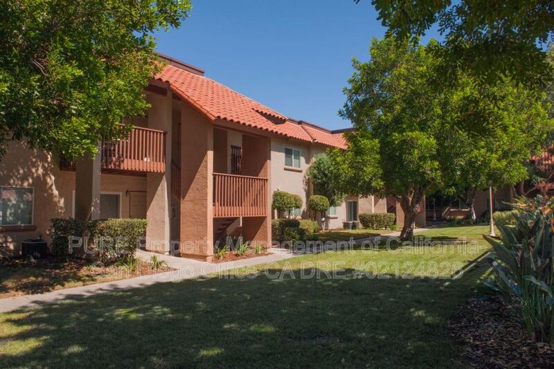 El Cajon House: 210 Chambers St