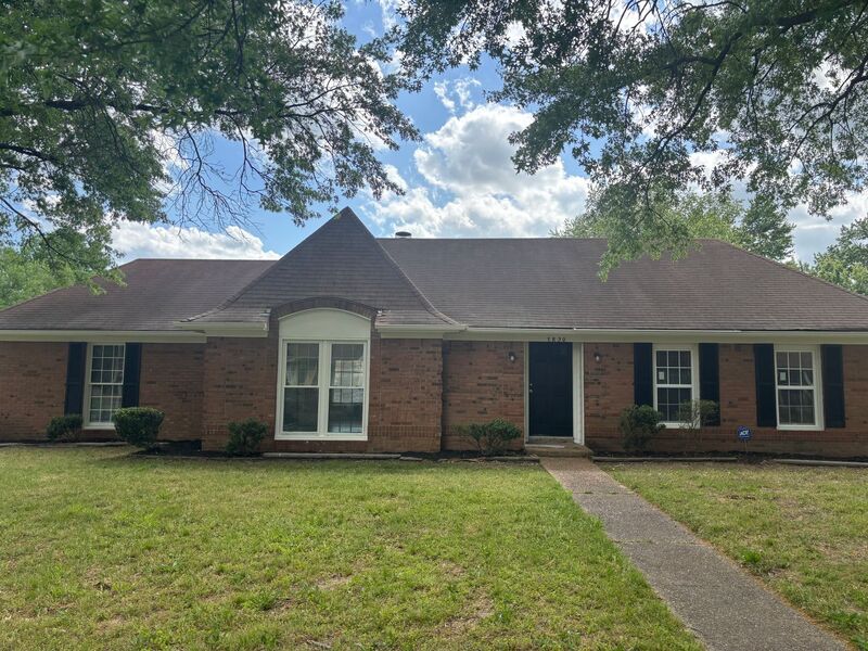 Memphis House: 3829 Northcliffe Dr