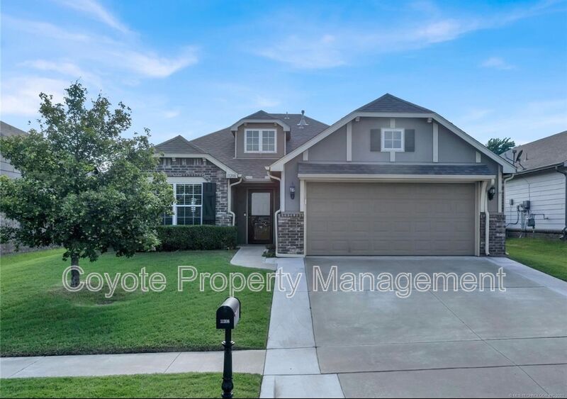 Owasso House: 11208 N 146th E Ave