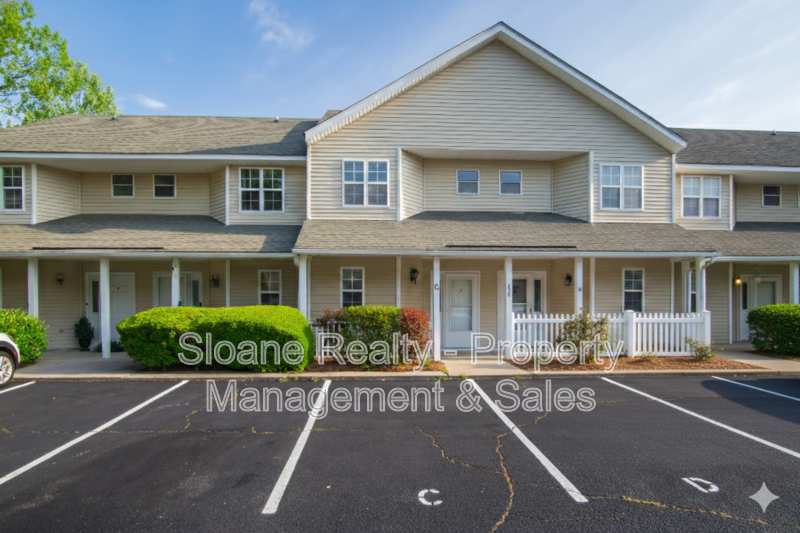 Charleston House: 234 4C Stefan Dr