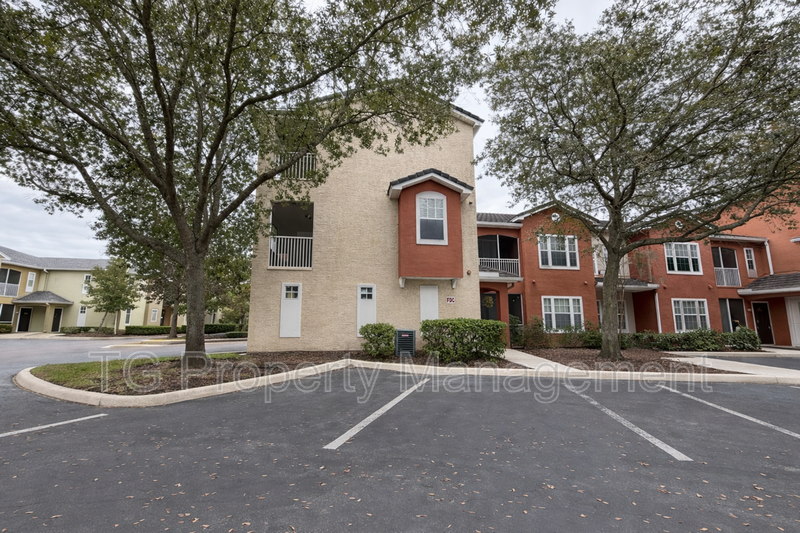 Jacksonville House: 10075 Gate Parkway N