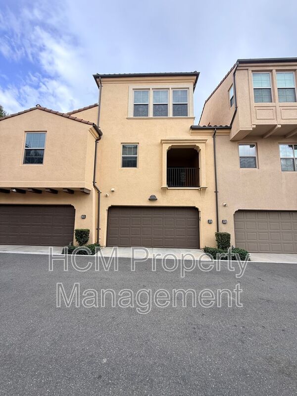 Irvine House: 61 Tallowood