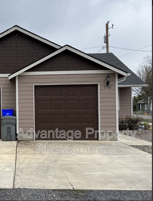 Lebanon House: 1711 S 9th Street