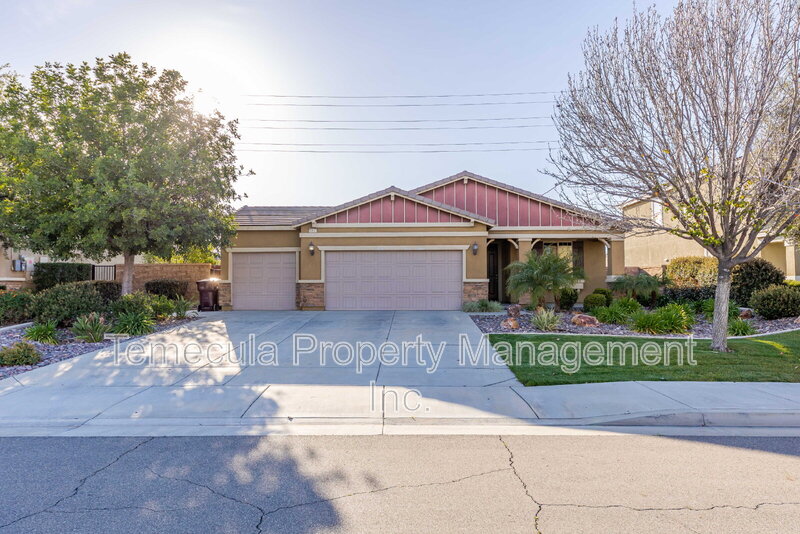 Menifee House: 30643 View Ridge Ln