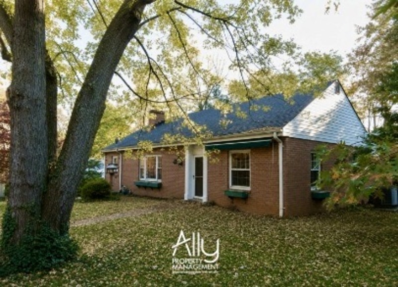 Charlottesville House: 1605 Cambridge Circle