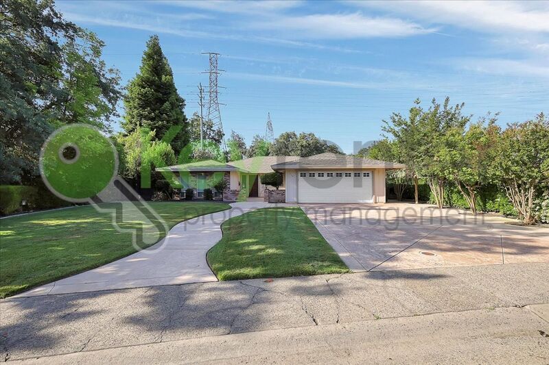 Roseville House: 304 Diamond Oaks Road