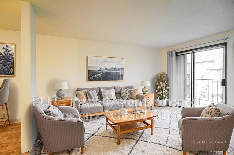 Portland House: 14142 NE Sandy Blvd