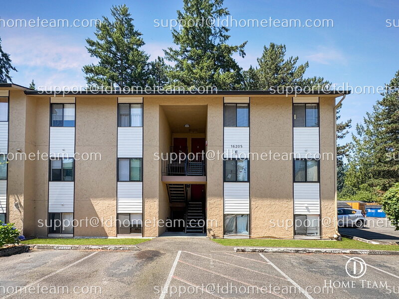 Bellevue Condo: 16205 NE 12th Ct
