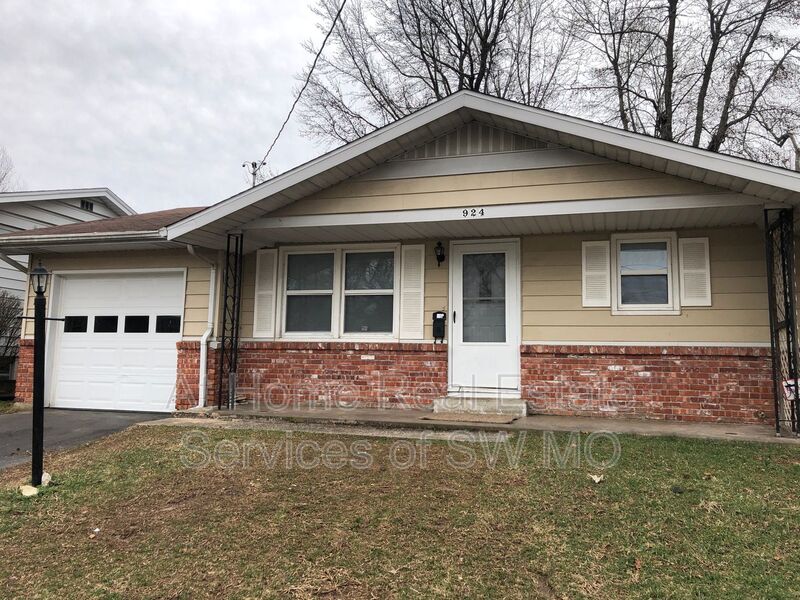 Springfield House: 924 W Woodridge