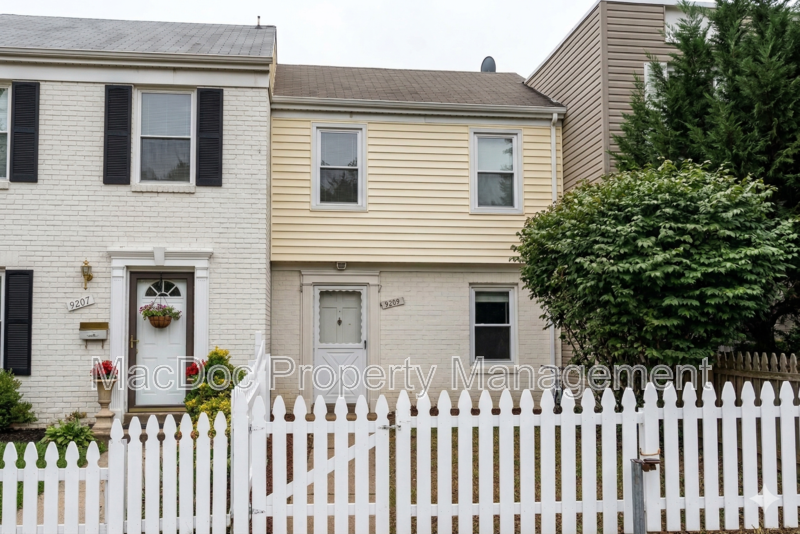 Manassas Townhome: 9209 Hood Rd