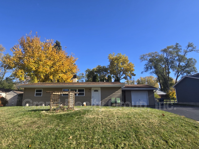 Lake Villa House: 25151 West Lincoln Drive