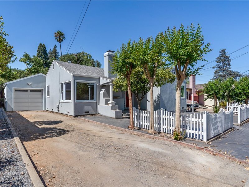 Healdsburg House: 827 University Street