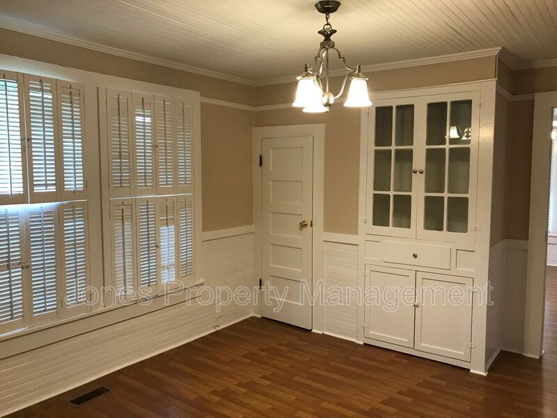 China Grove House: 812 Power Street