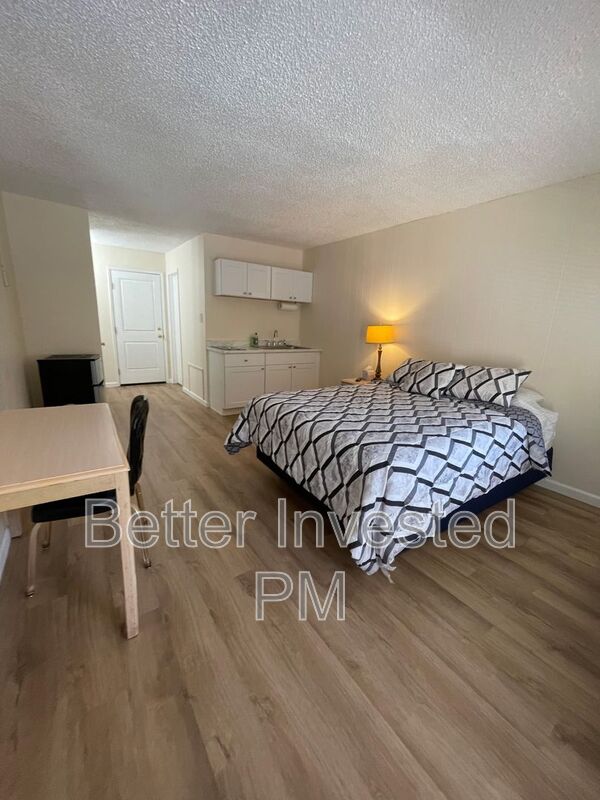 Willits Condo: 24675 Birch St