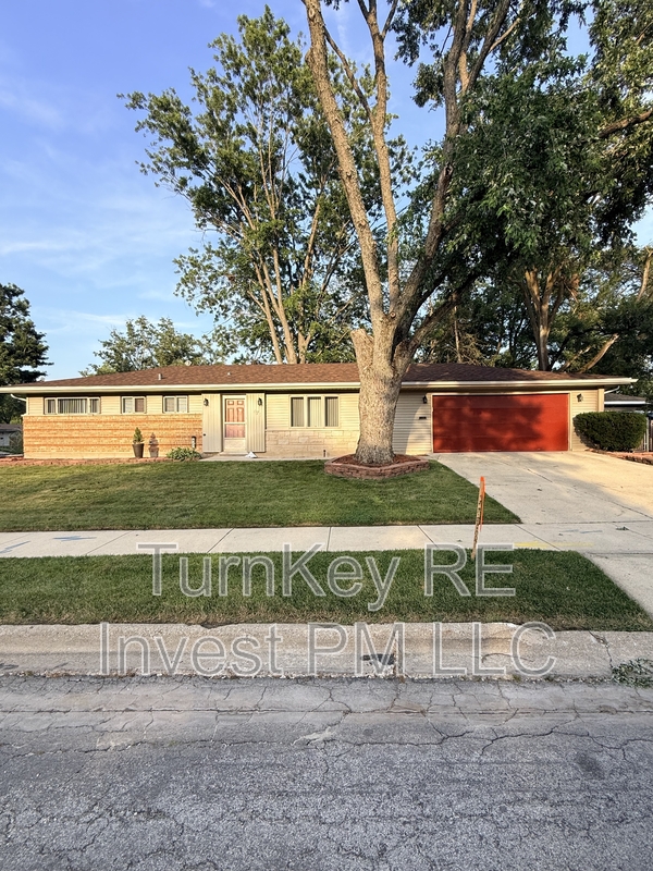 Park Forest House: 471 Tomahawk Street