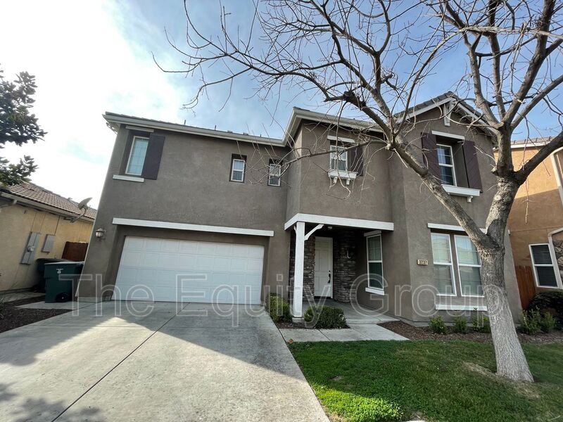 Visalia House: 3237 North Winslow Street