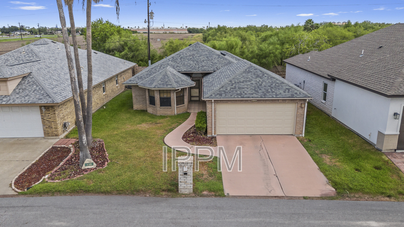 Harlingen House: 138 Willow Cir