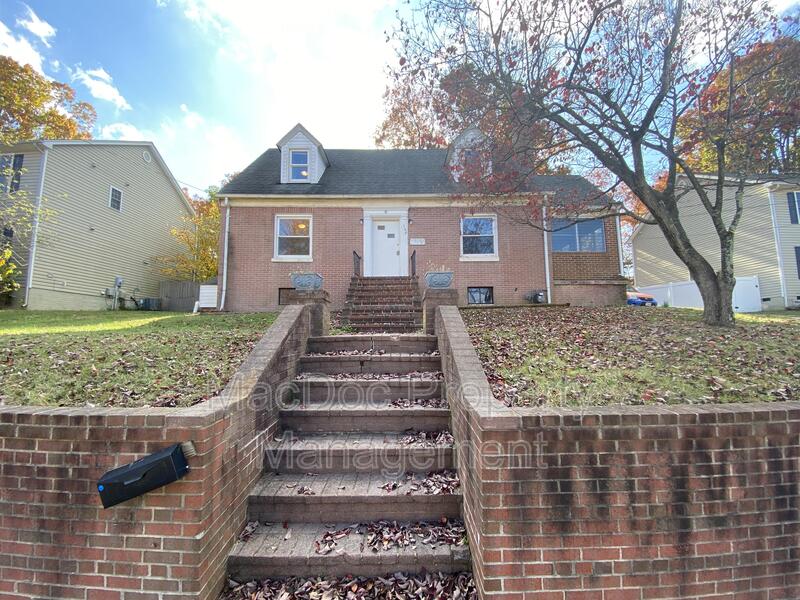 Fredericksburg House: 126 Forrest Avenue - Apt. A