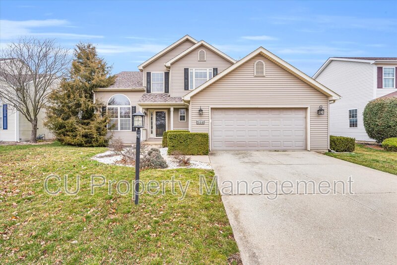 Savoy House: 506 East Tomaras Avenue