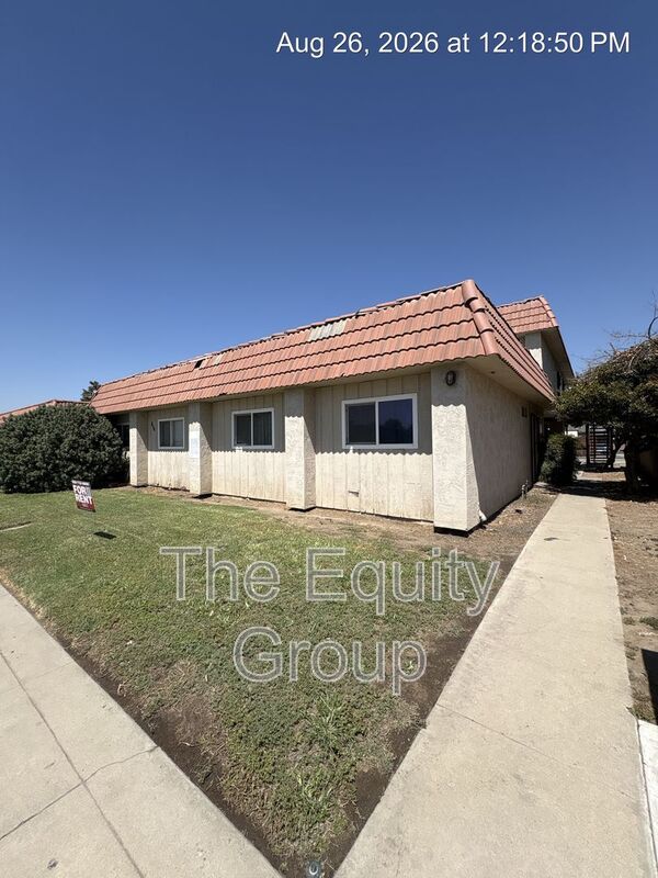 Visalia Condo: 816 West Murray Avenue