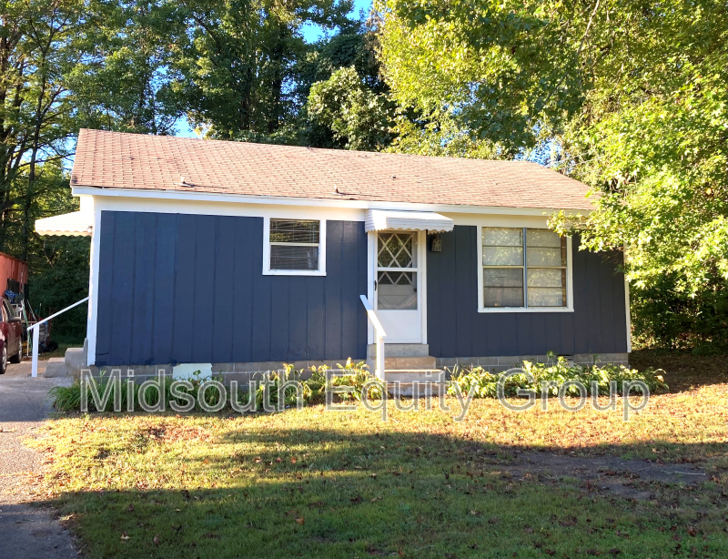 Jackson House: 106 Parkburg Rd