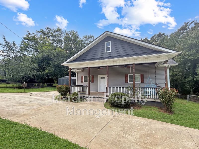 Easley House: 102 S. 8th Street