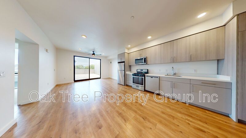 Oakland House: 532 Union St