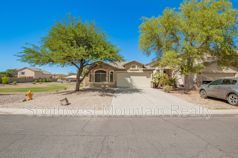 San tan valley House: 4010 E Mine shaft Rd