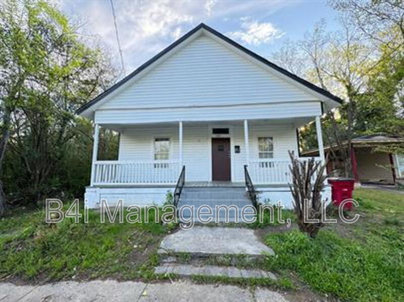 Macon House: 357 Fairview Avenue