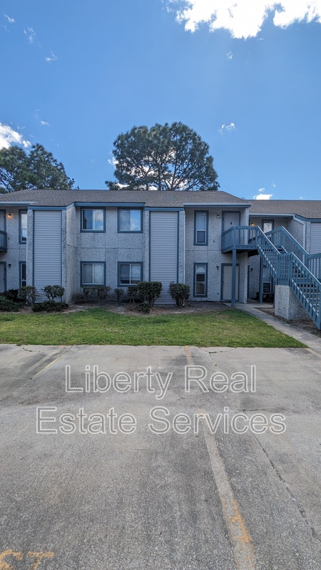 Hinesville House: 910 Brett Dr