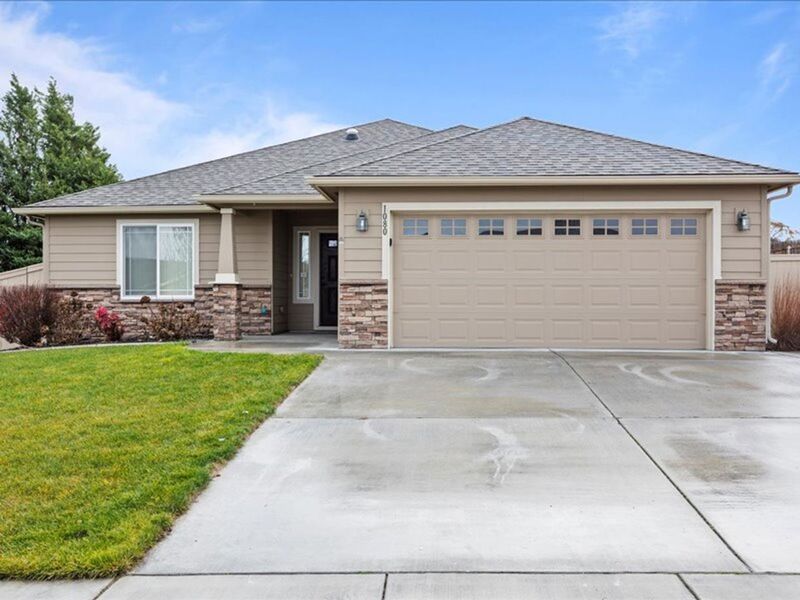 Kennewick House: 1080 N Montana St